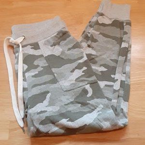 Aerie Camo Joggers Size Medium